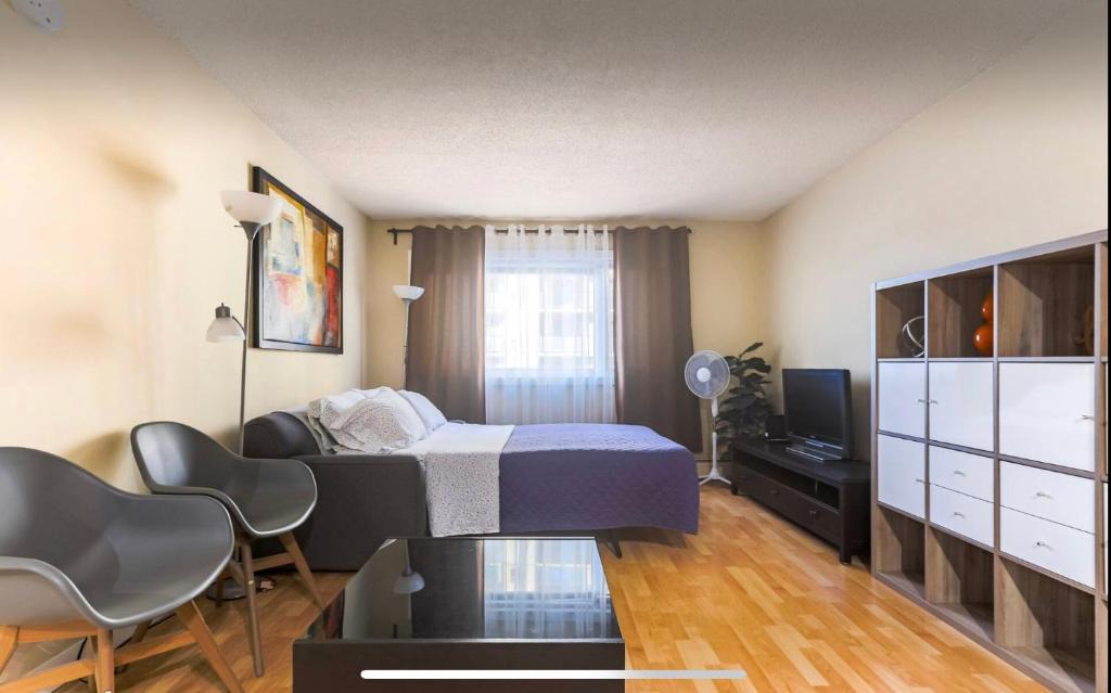 Downtown Edmonton House | Downtown River Valley Bachelor Suite Condo, NON Smoking, 12 inches Queen Bed, Beautiful Minimalist, very convenient every where