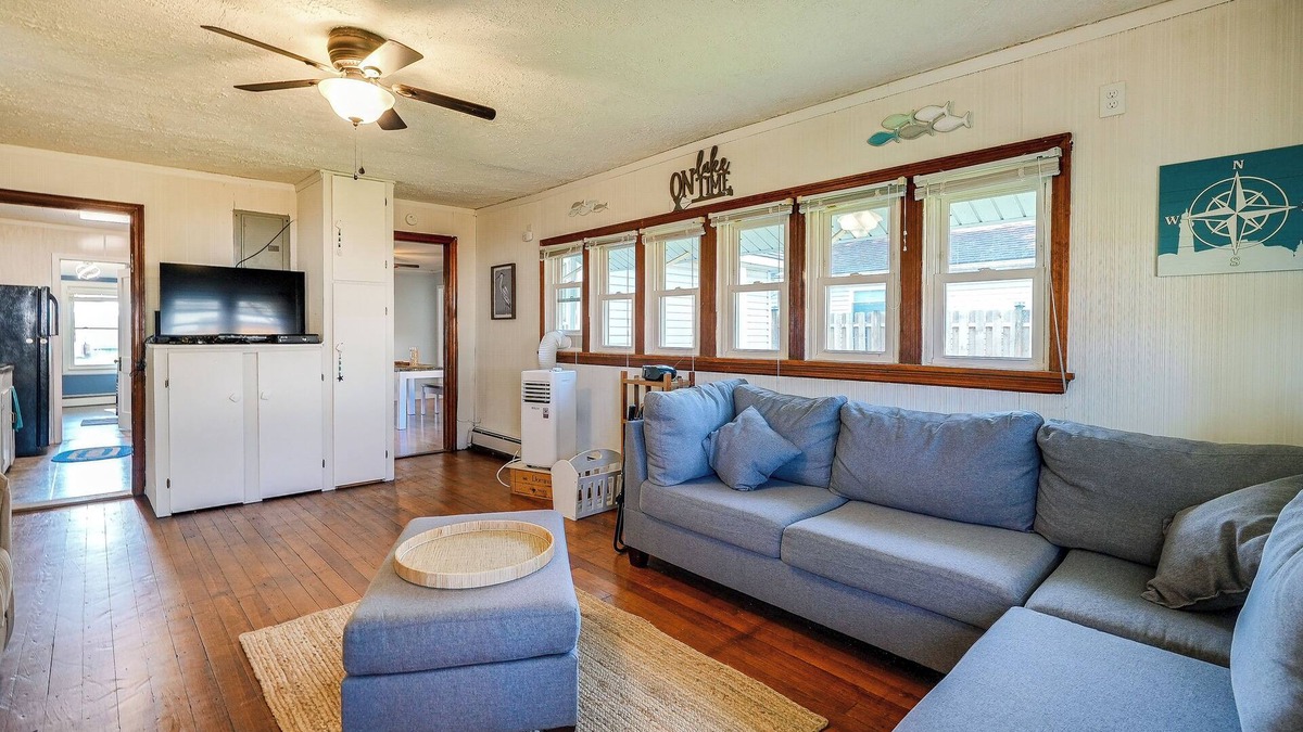 Russells Point Cottage | Downtown Russells Point Cottage Near Indian Lake!