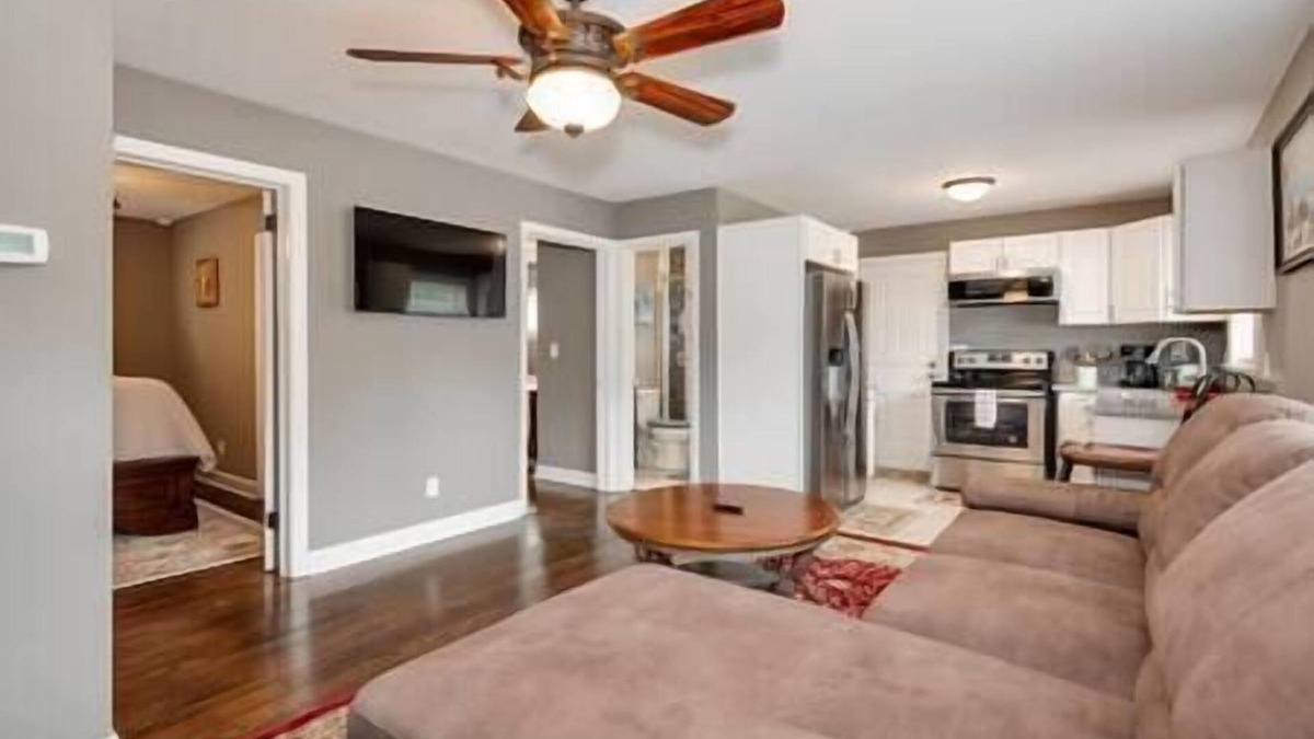 Winston - Salem House | Downtown’s Queens (Pad 1 & 2) - 4BR + 2 Sofa Bed