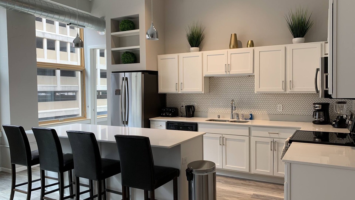 Downtown St. Paul Apartment | Downtown Saint Paul 3BR, 2 Bath Apartment at R7 Lofts
