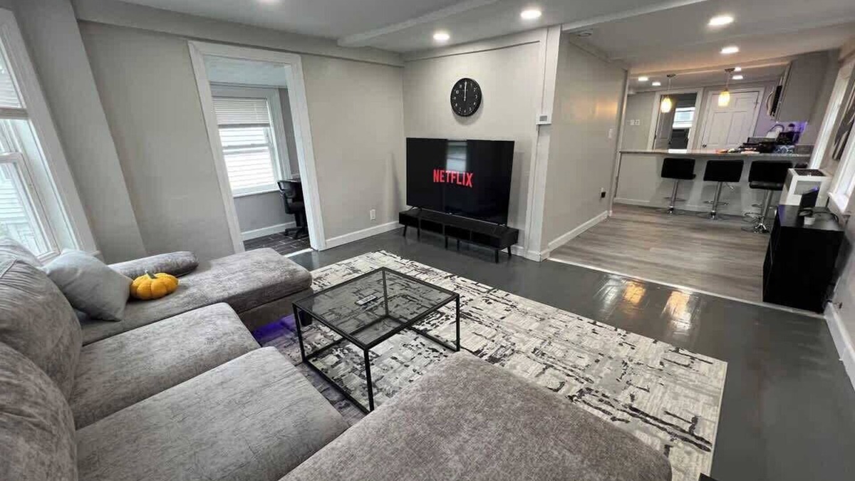 Salem House | Downtown Salem retreat 3BD w/parking