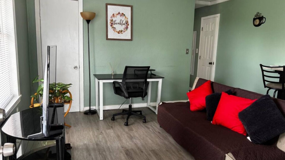 Park East Apartment | Downtown Sarasota Apartment 2BR/2BA for Couples,Groups, LIDO,SIESTAKEY 5-10mins