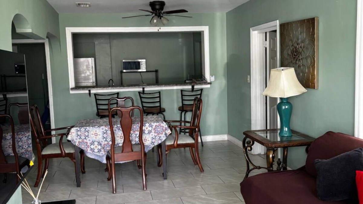 Park East House | Downtown Sarasota Florida Vacation Rental, Pet-Friendly 3BR/2BA,Close to Beaches