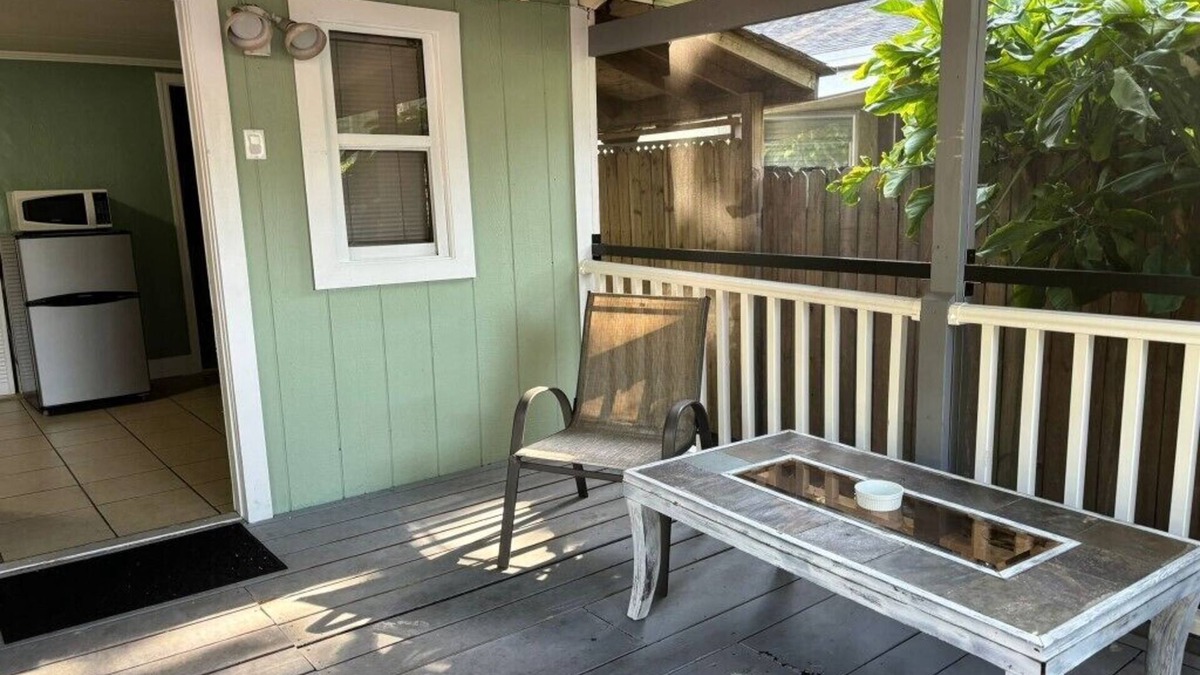 Park East Apartment | Downtown Sarasota Florida Vacation Rental Pet-Friendly Apt with Yard, Playground