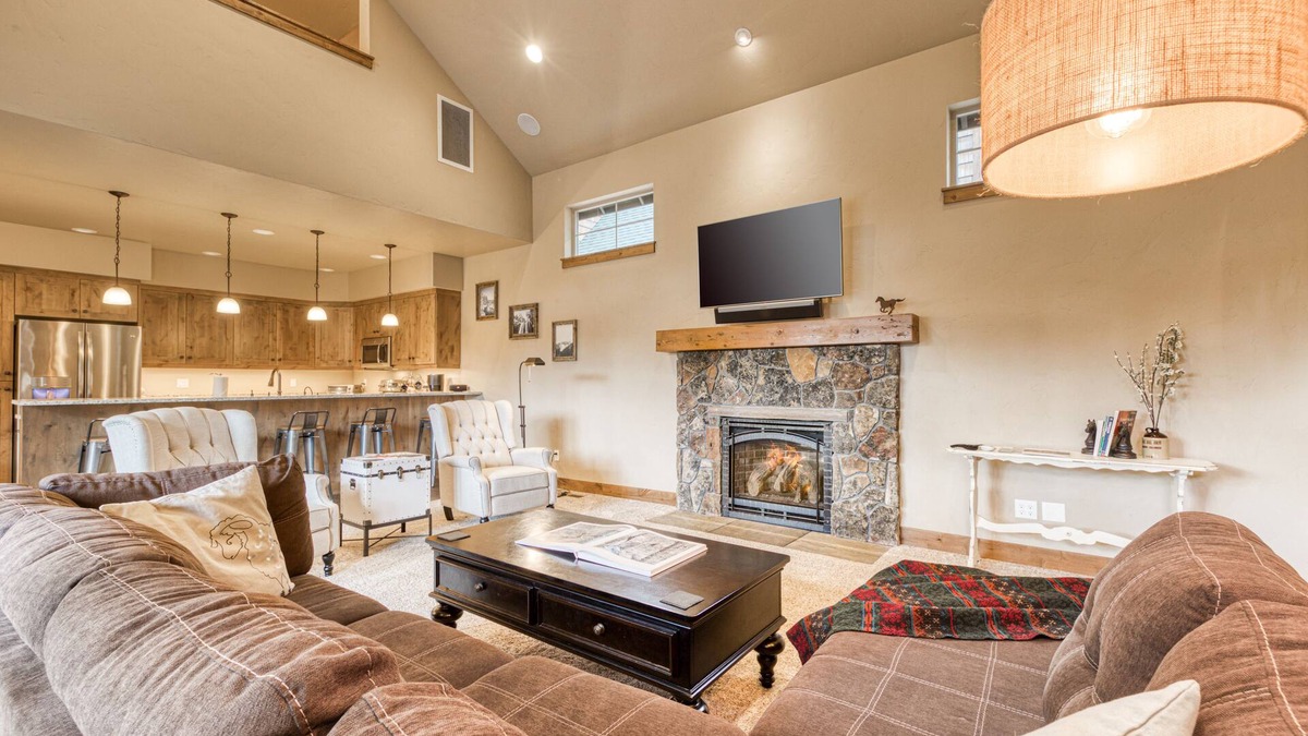 Sisters House | Downtown Sisters home w/private hot tub & fenced yard - dogs welcome