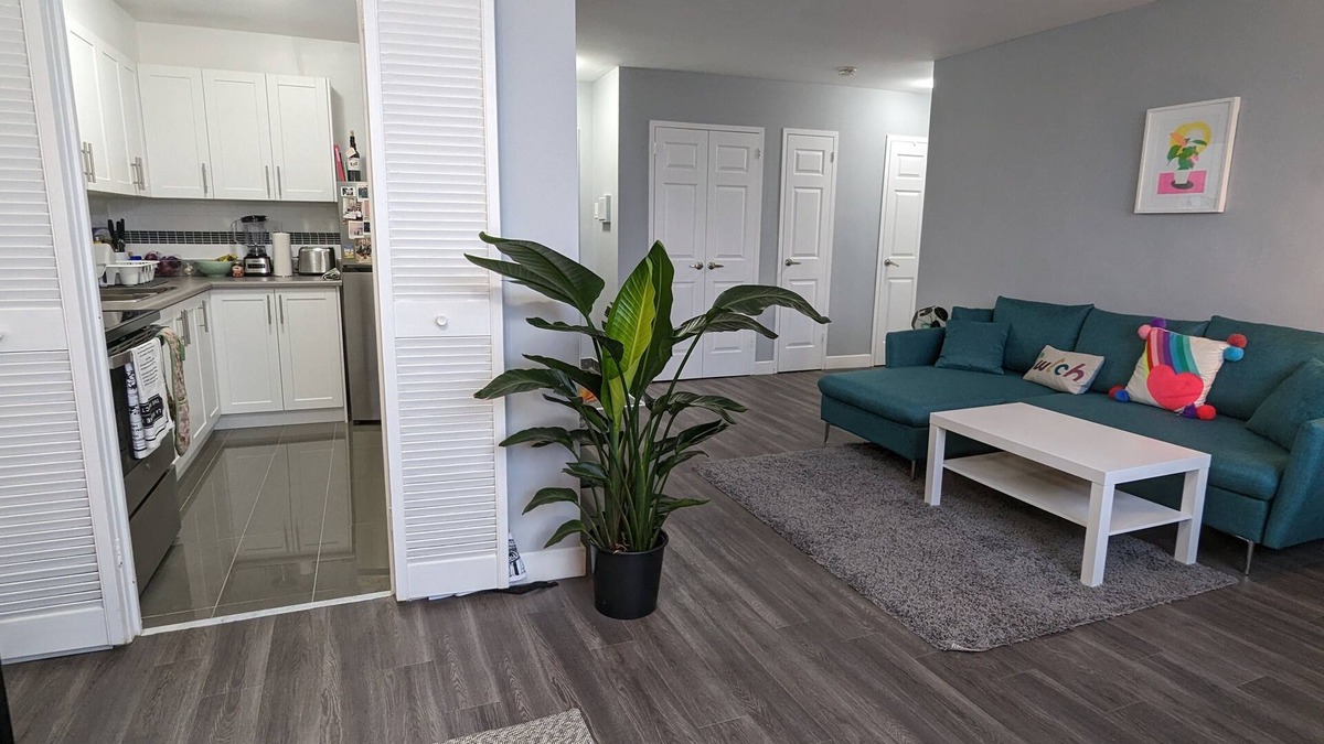 Church and Wellesley Apartment | Downtown Skyline View Apartment
