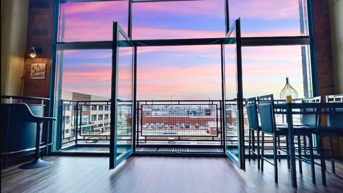 Sandusky Condo | Downtown Sleeps 8 By Cedar Point Sports Force Kalahari!