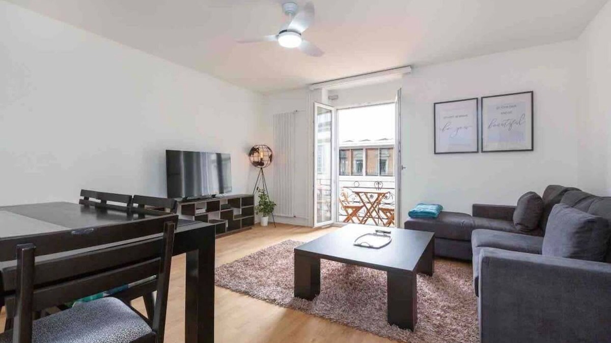 Werd Apartment | Downtown Spacious 2-Bedroom Luxury Apartment 3B