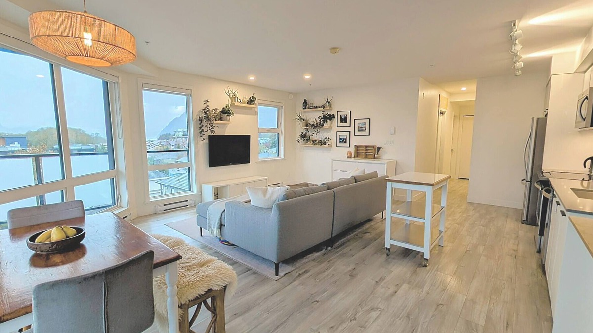 Squamish Condo | Downtown Squamish Penthouse with Mountain and Ocean Views