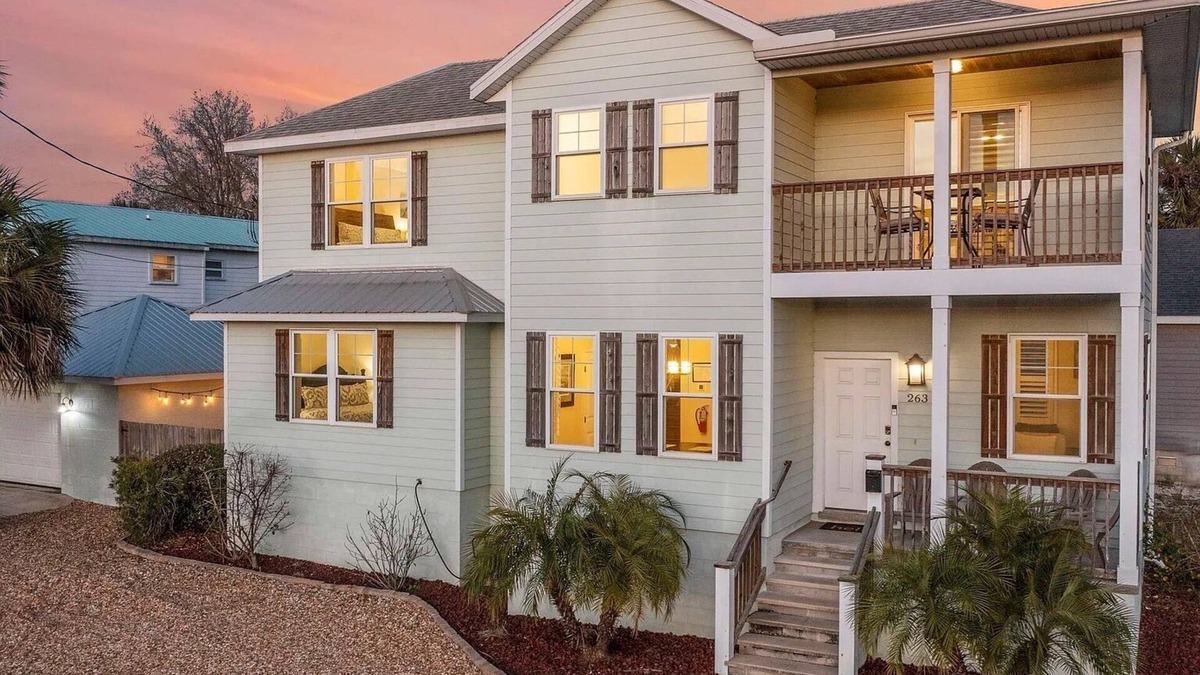 Lincolnville House | Downtown St. Augustine Escape – Walk to Sites, Parking, Pet Friendly, BBQ