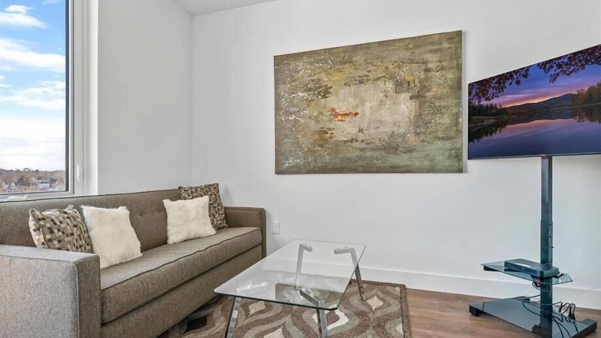 White Plains Apartment | Downtown Studio BR | near MetroNorth Station