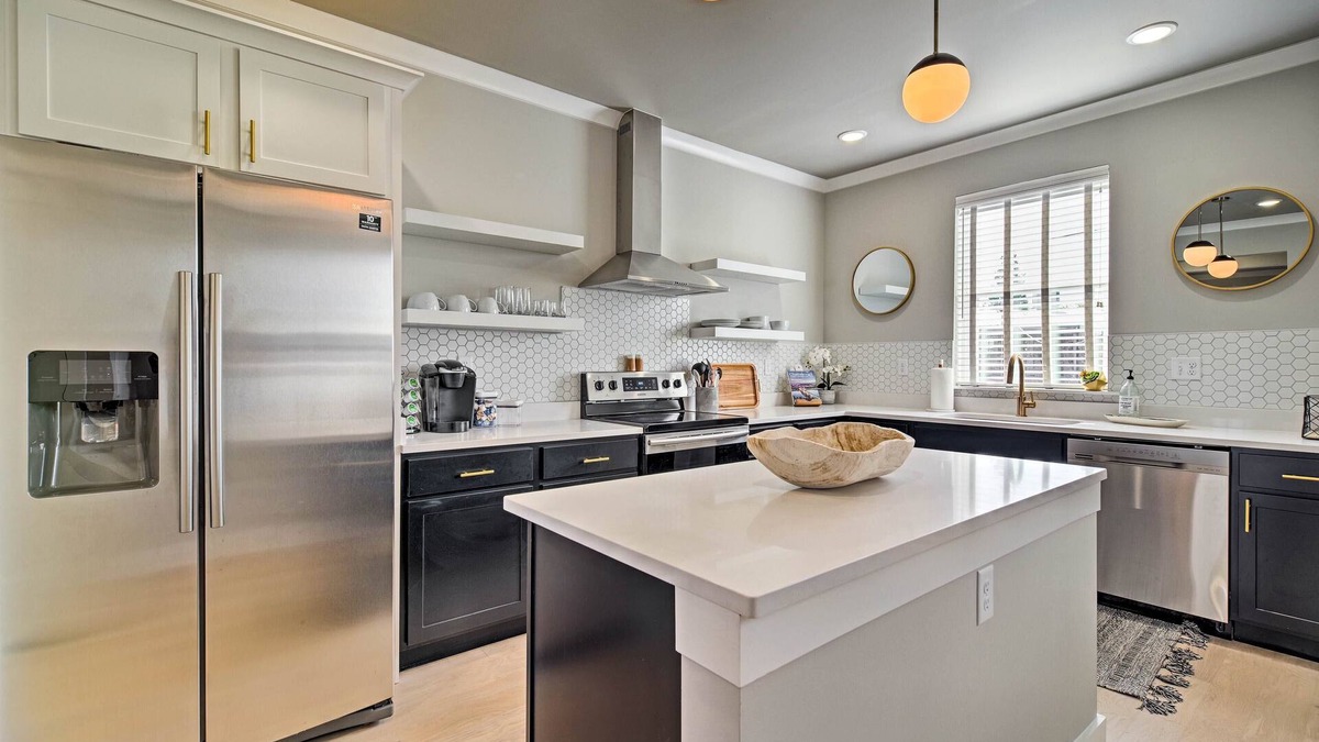 Chattanooga House | Downtown Stunner - views of Lookout Mountain and close to downtown favorites!