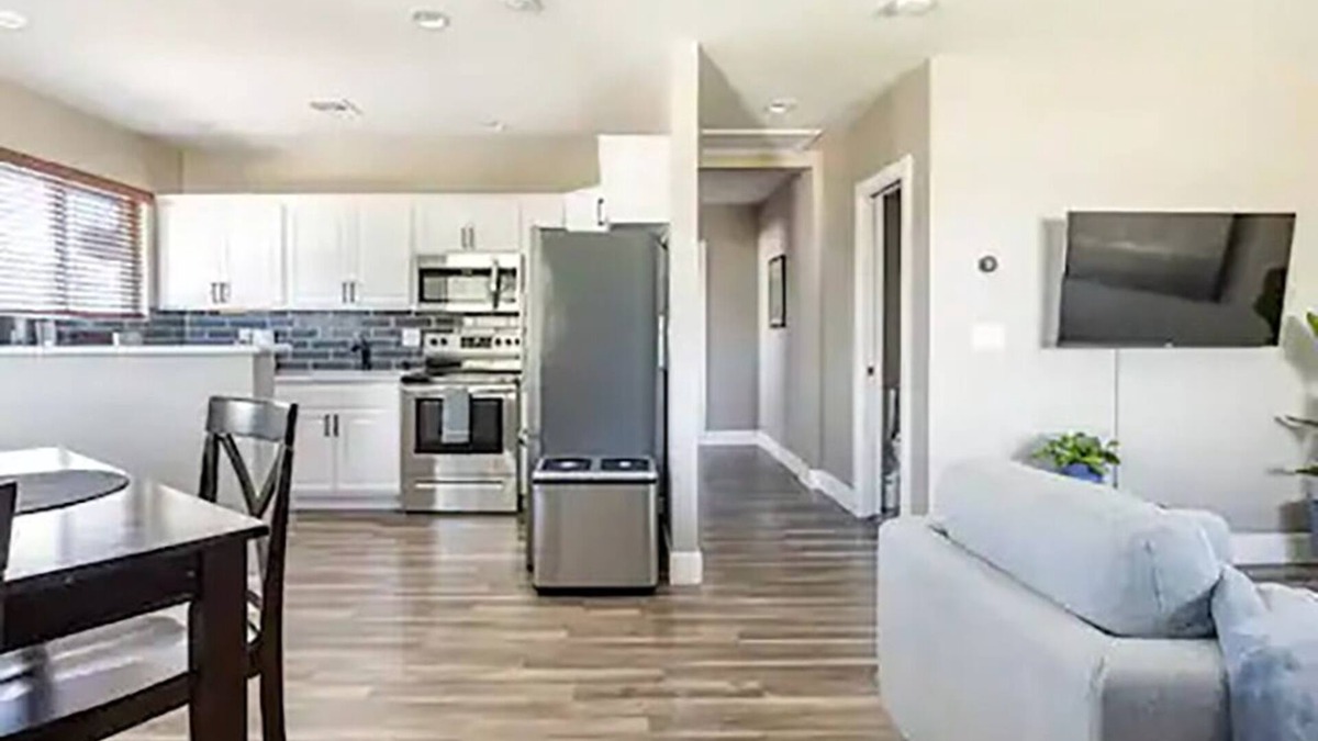 Mitchell Park East Apartment | Downtown Tempe Historical Neighborhood & minutes to ASU