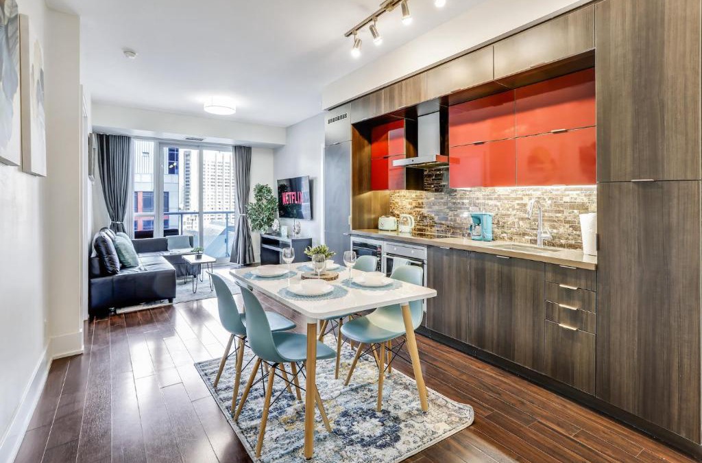 Toronto Entertainment District Apartment | Downtown Toronto CN Tower Suites