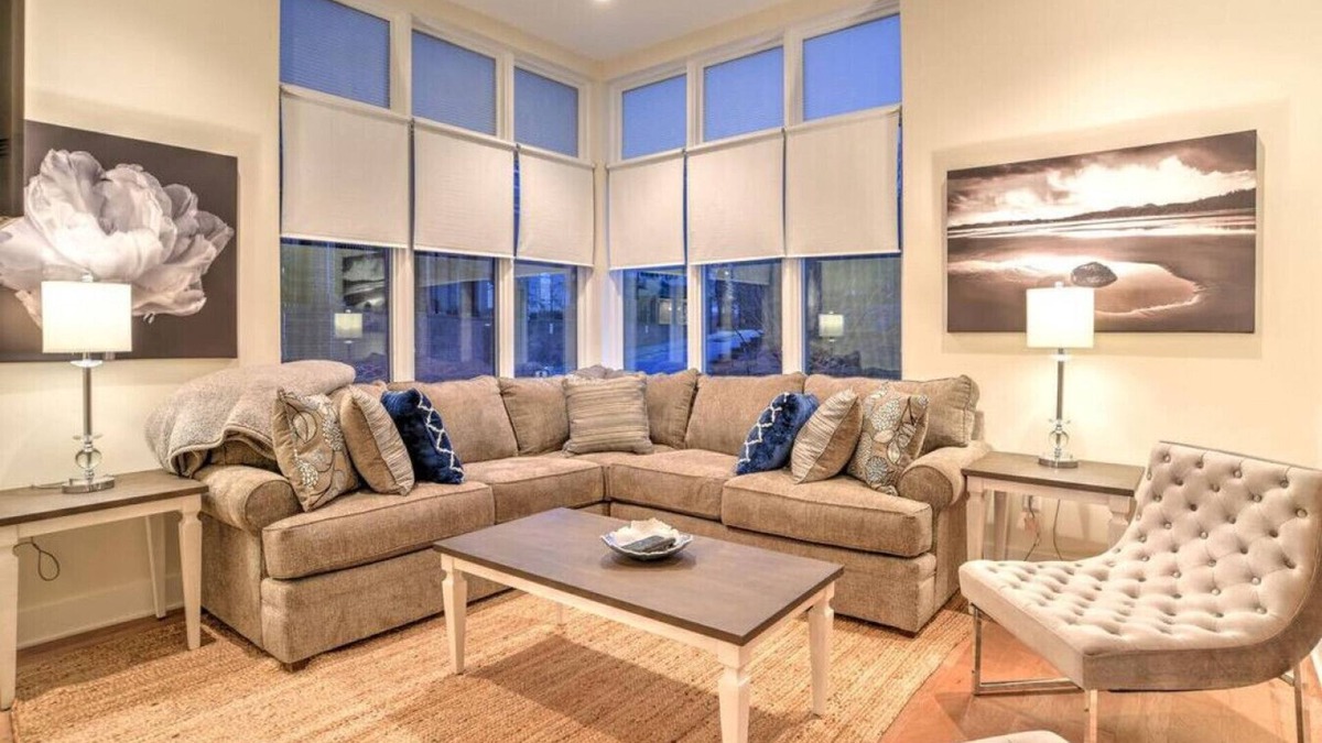 East End - Valley Street House | Downtown Townhome with Private Elevator