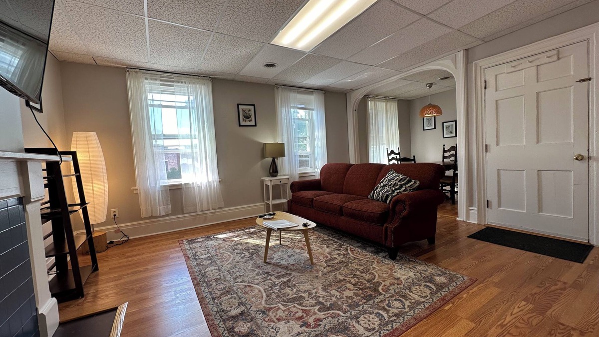 Troy Apartment | Downtown Troy Cozy, Quiet, Sunny- 1Bed - Laundry