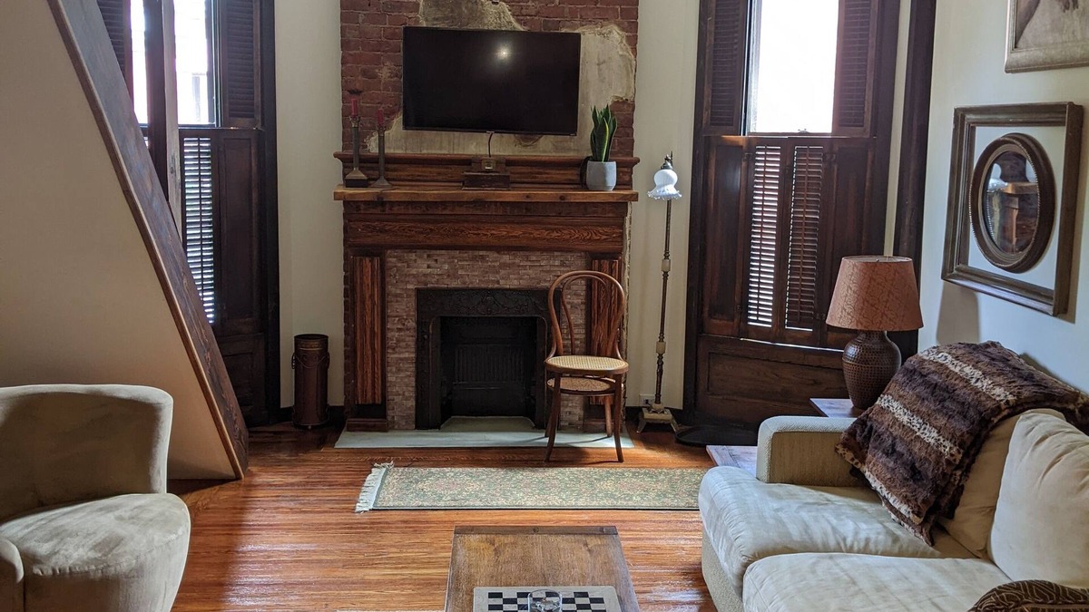 Utica House | Downtown Utica 1