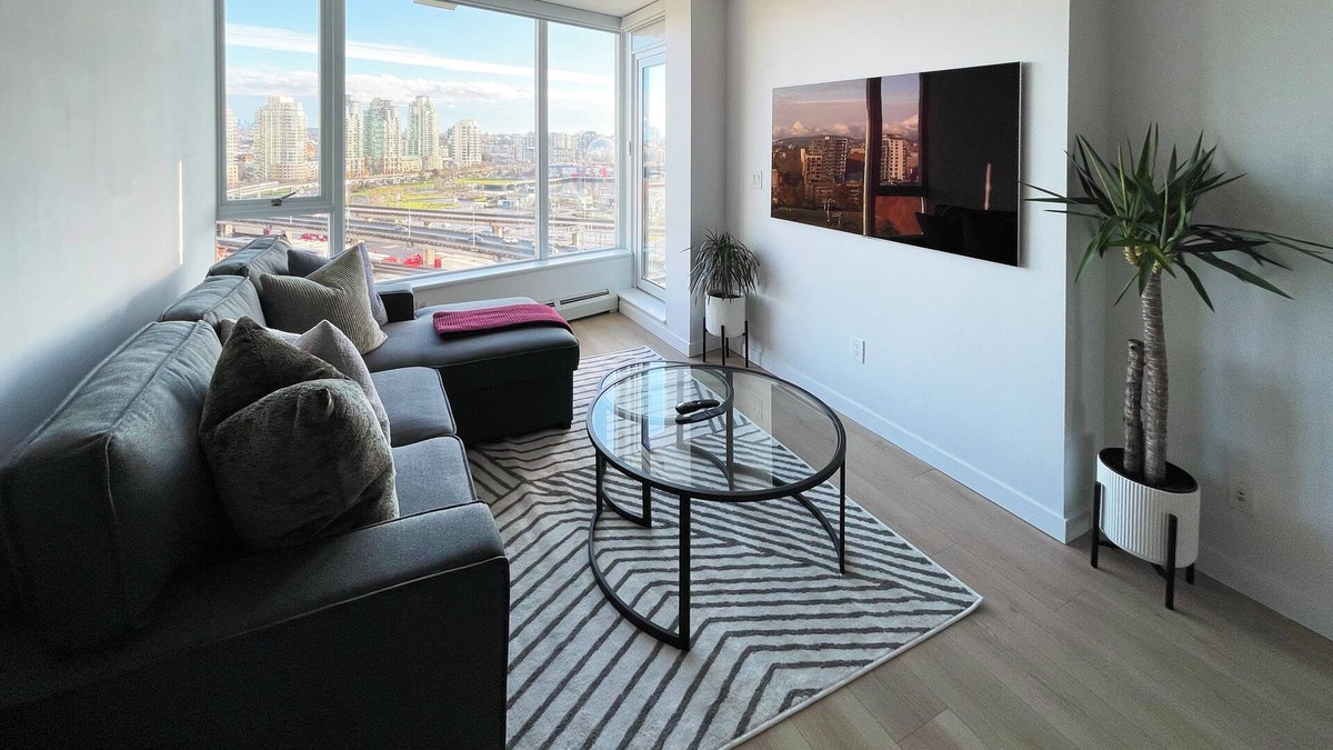 Central Condo | Downtown Vancouver with False Creek View, across from Rogers Arena & BC Place