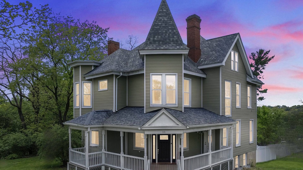 Crafton House | Downtown Victorian Mansion