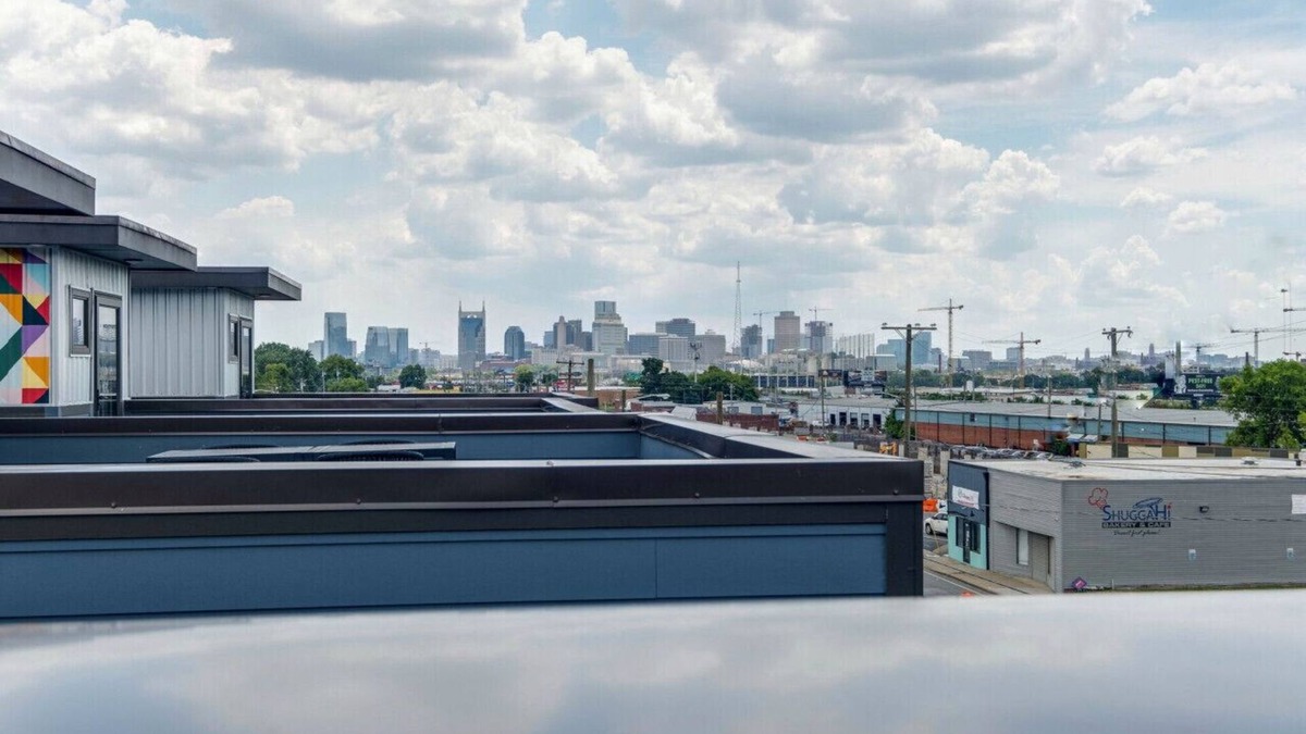 Cleveland Park House | Downtown Views w/Rooftop Deck! 6min to Broadway!