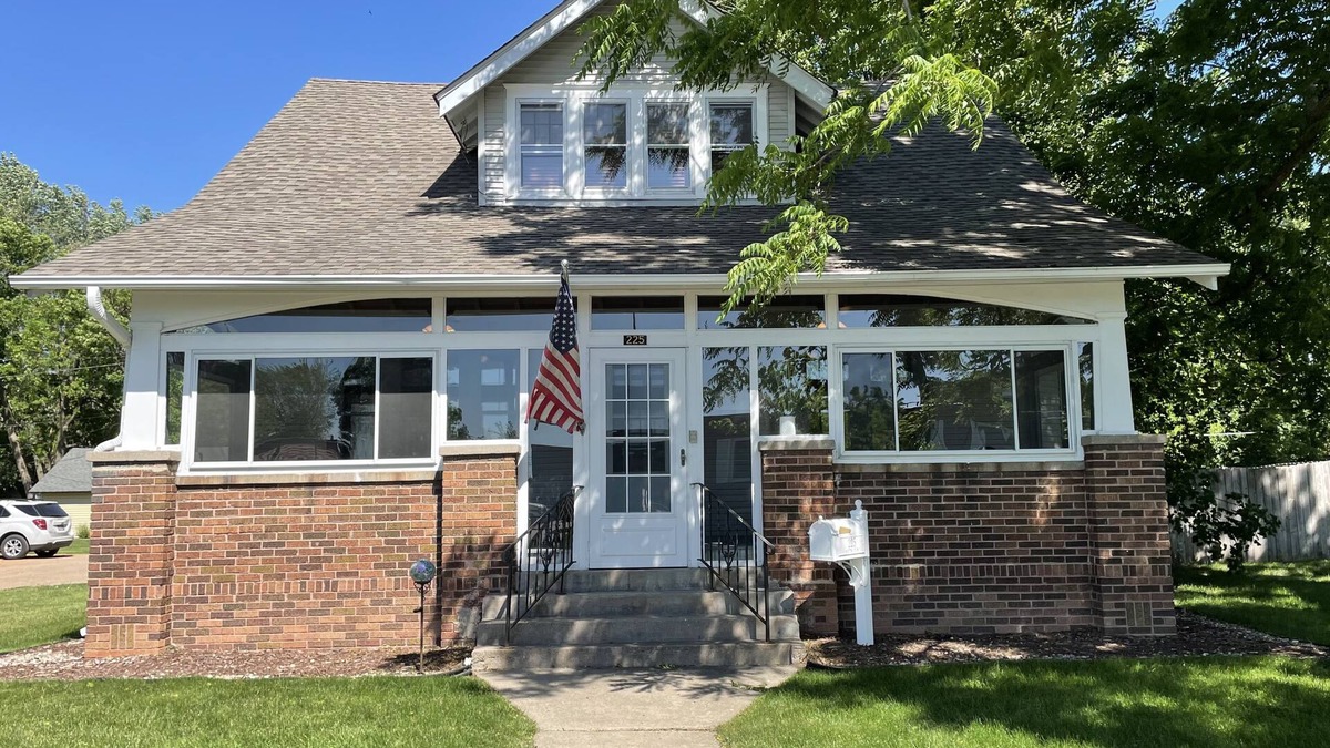 Waconia House | Downtown Waconia Charmer!