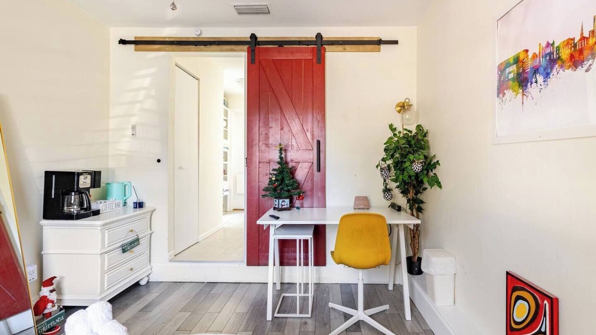 Colonialtown South House | Downtown Walkable WFH with free Washer and Dryer Private Bed & Bath