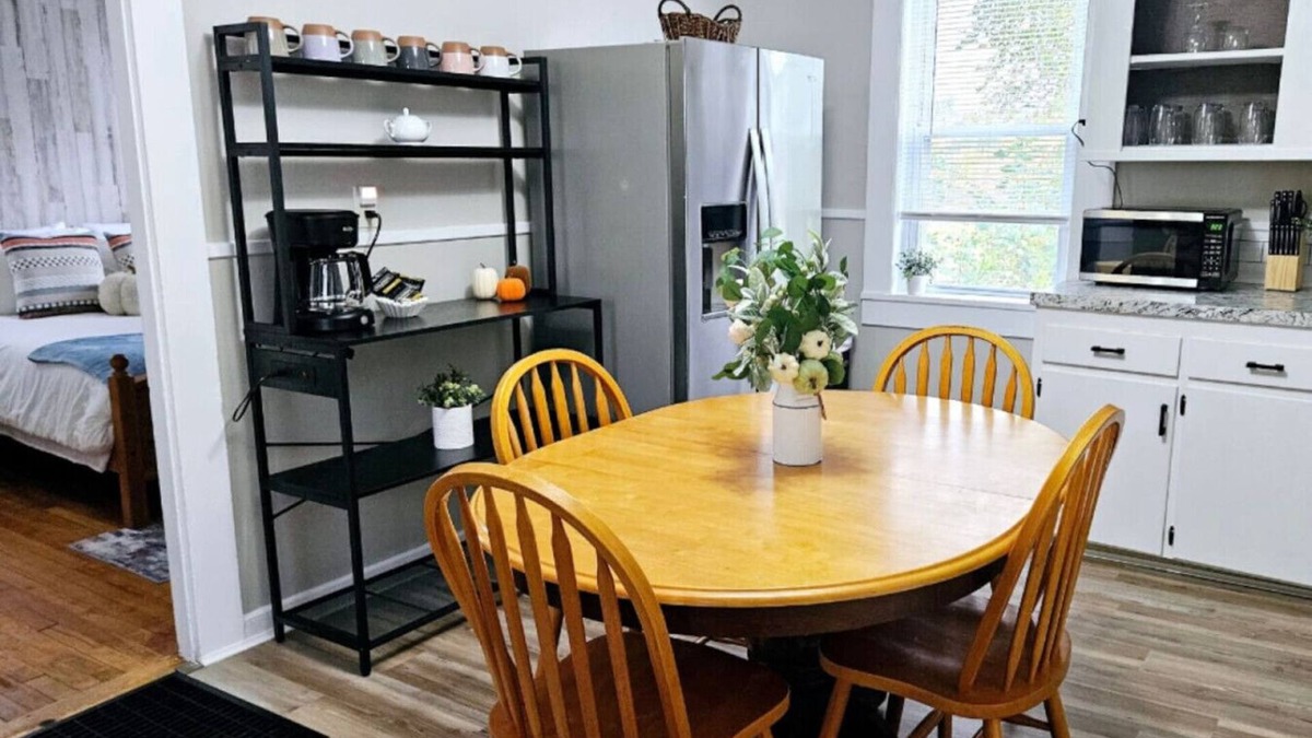 Waterville Apartment | Downtown Waterville Studio Apt|Washer/Dryer