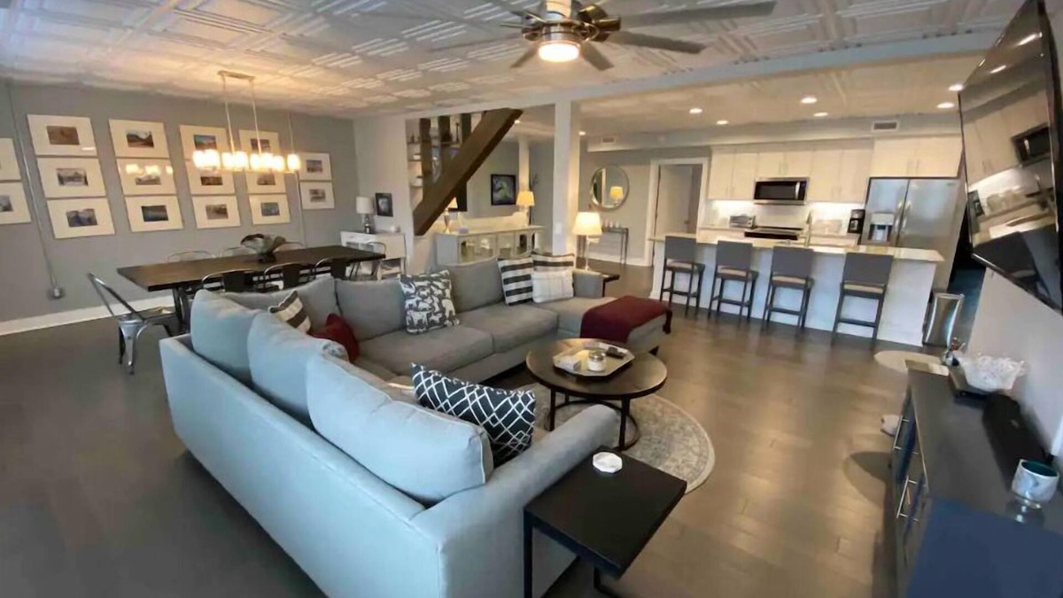 West Jefferson Apartment | Downtown West Jefferson 3 bedroom apartment walking distance to everything.