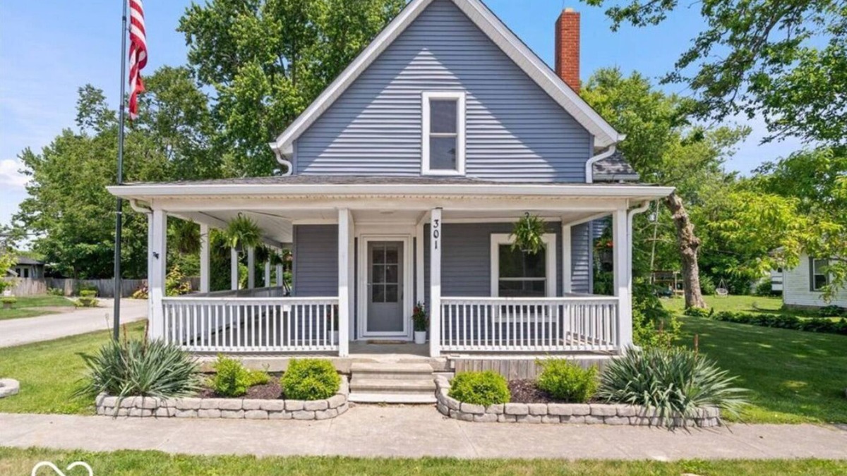 Whitestown House | Downtown Whitestown Retreat with King Suite, Private Pool & Spacious Backyard
