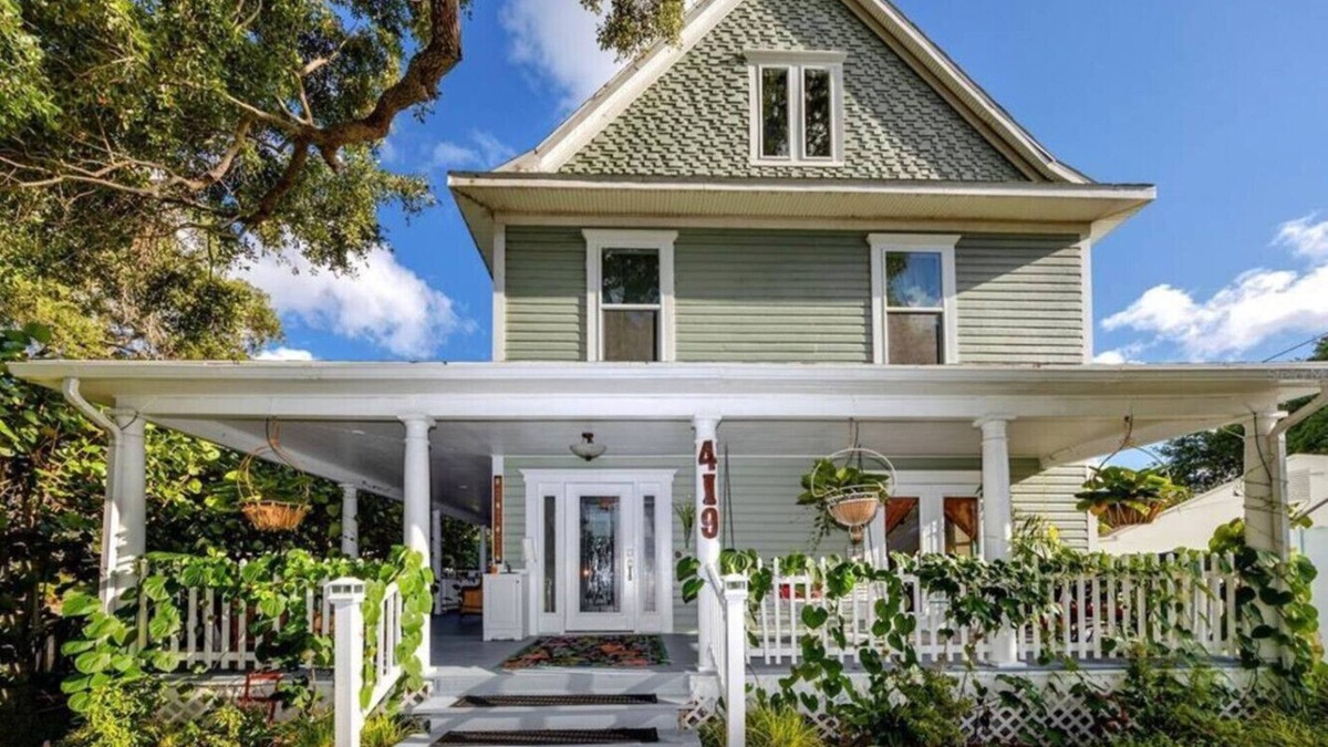 Downtown Dunedin House | Downtown whole house, Shannon Oak Manor sleep 10