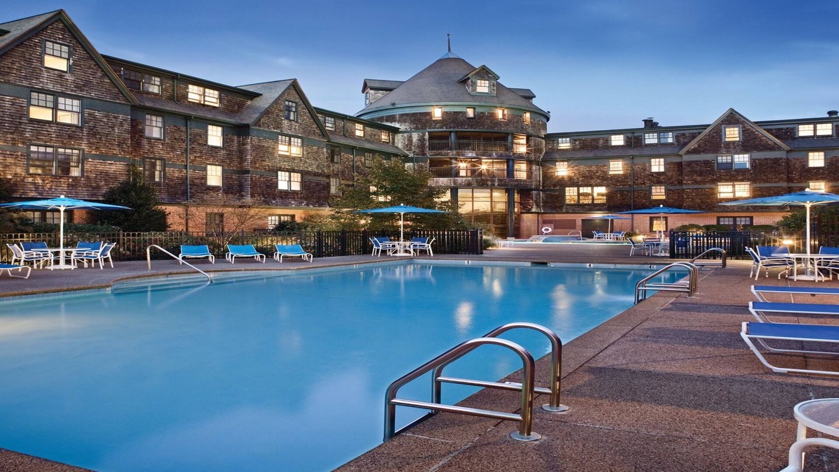 The Point Resort | Downtown Wyndham Newport Resort ~ Two Bedroom slps six ~ steps to Newport Harbor