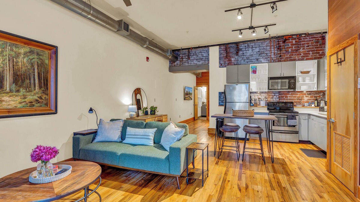 Old City Apartment | Downtown Zen Den, Comfort and convenience in downtown Knoxville