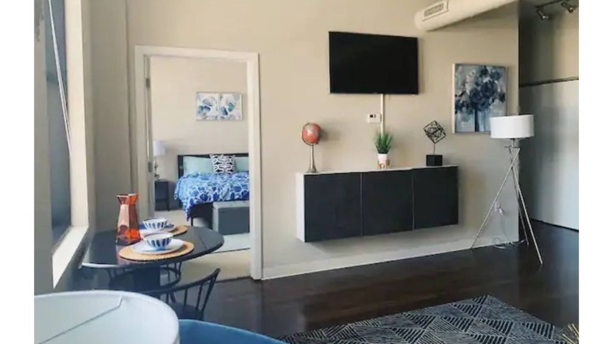 Inner Harbor Condo | Downtowns 1st Skyscaper!Cozy home w/Gym & Parking!