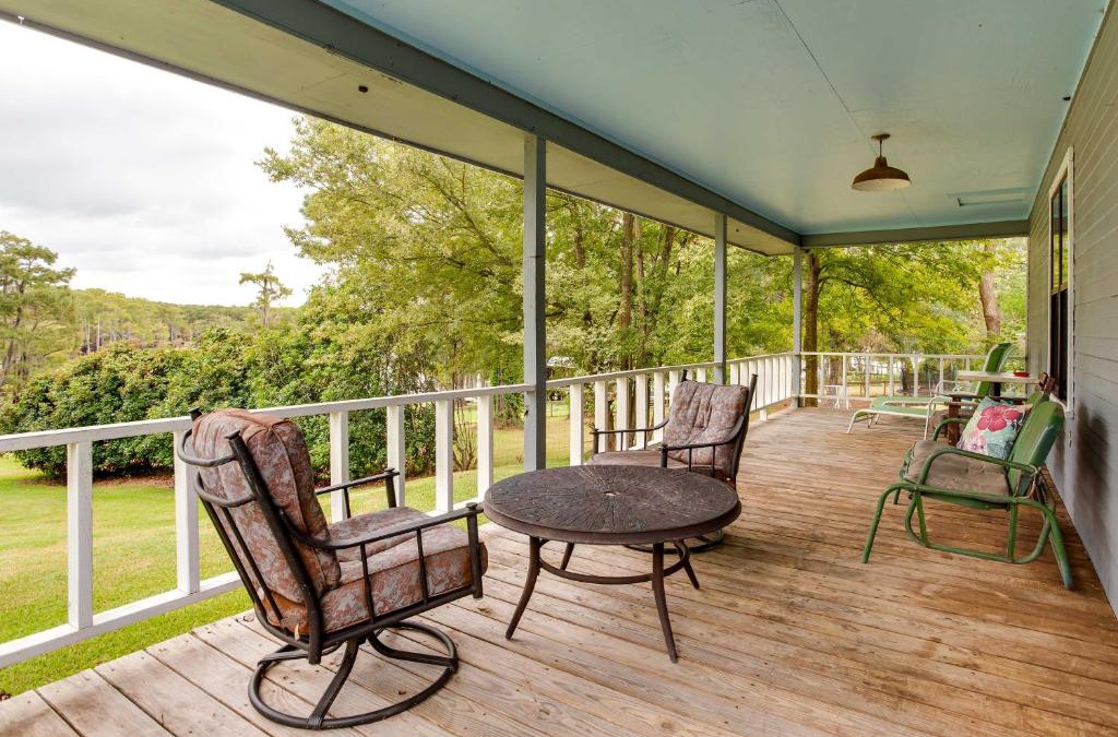Doyline House | Doyline Cottage with Large Porch and Lake Access!
