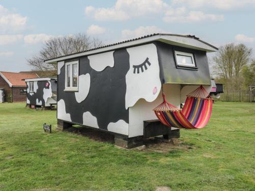 Woodbridge House | Dozy Dotty Cow Shed 4