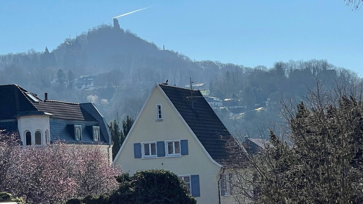 Königswinter Apartment | Drachenburg Castle and Drachenfels within walking distance