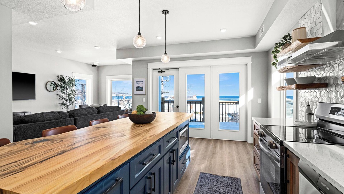 Park Point Apartment | Dragestil 713 Duluth Condos
