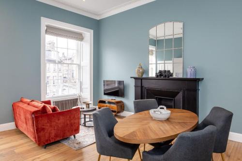 New Town Apartment | Dragon Suites Luxury Apartments at 9 Albyn Place