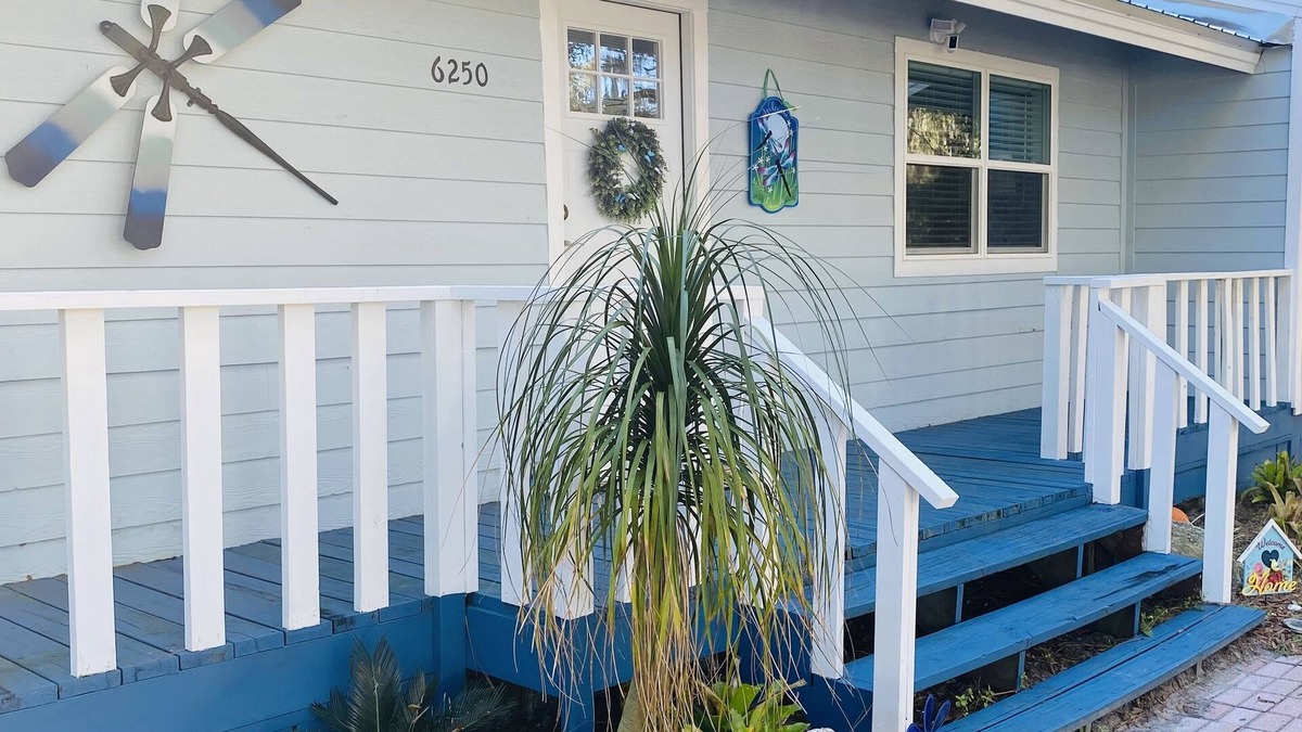 Citrus Springs House | “Dragonfly Camp” Springs Paradise!