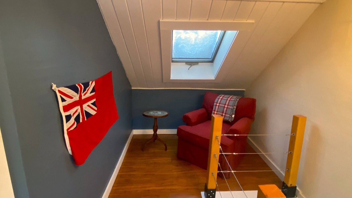 Brooklin Cottage | Dragonfly Cottage: An airy 2-bedroom cottage in delightful Brooklin with WiFi