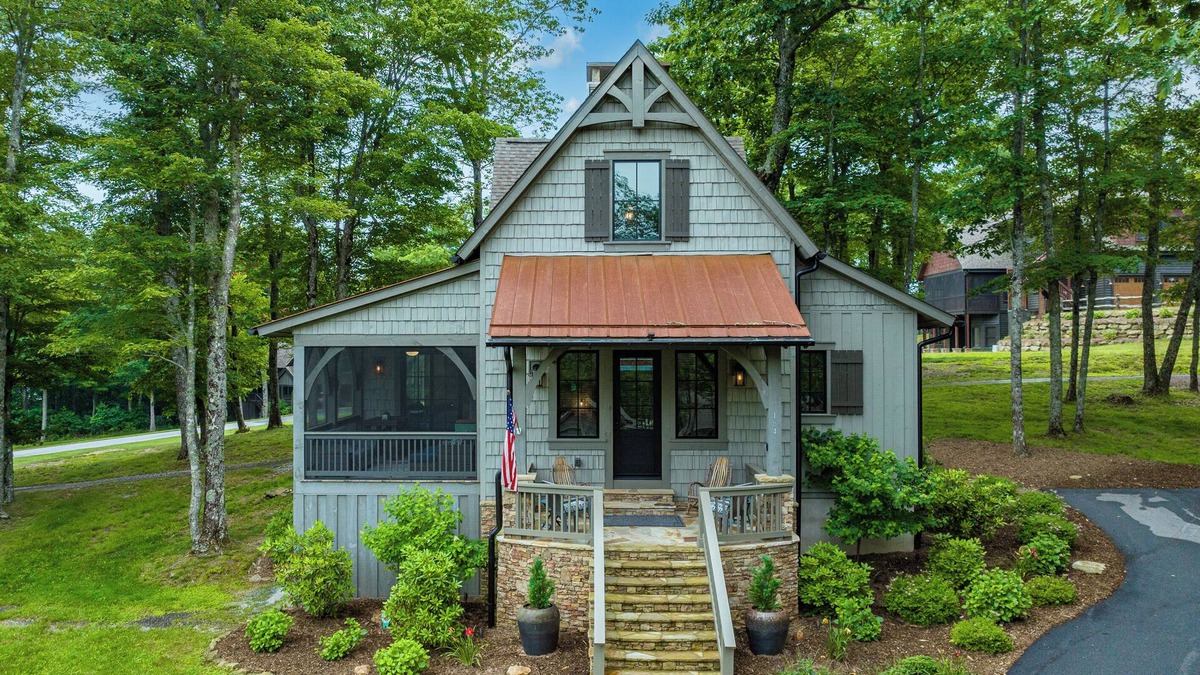 Glenville House | Dragonfly Cottage: Dog Friendly, Enclosed Yard Area, Community Perks