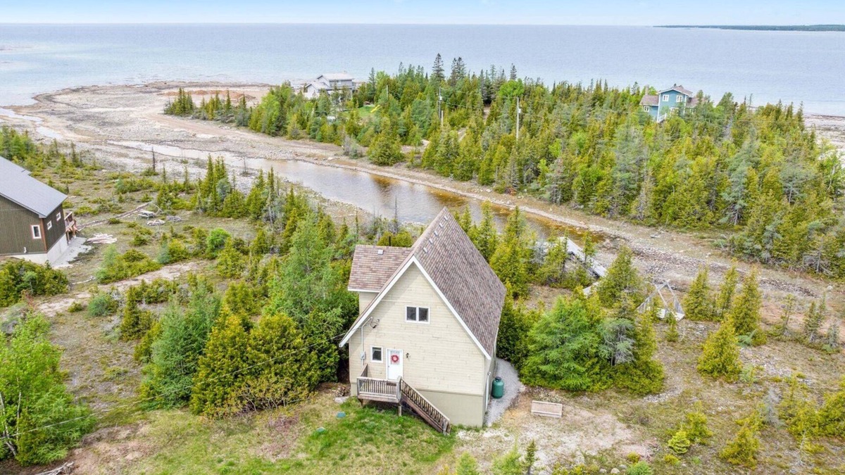 Northern Bruce Peninsula Cottage | Dragonfly Cove - Nature-Inspired Lakeside Living