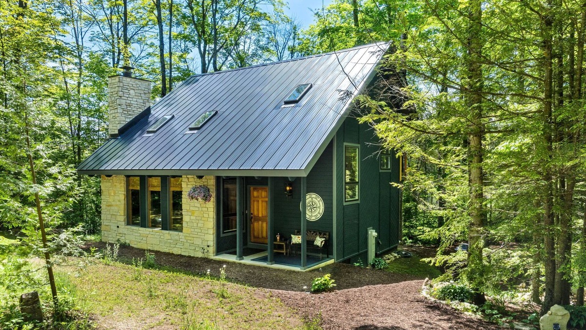 Gills Rock Cottage | Dragonfly Dell - Quiet, wooded retreat in Ellison Bay near Newport State Park