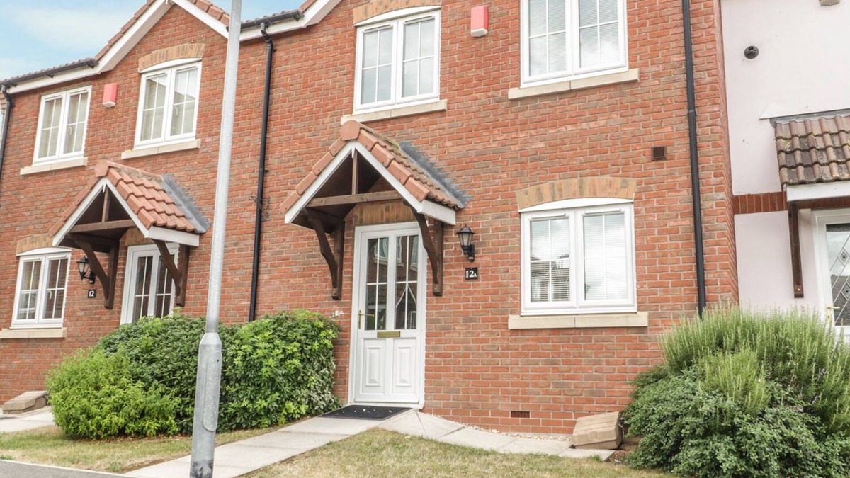 Bridgwater House | DRAGONFLY, family friendly, country holiday cottage in Bridgwater