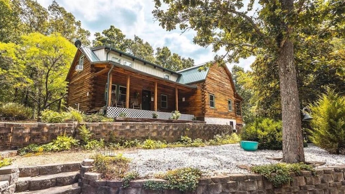 Camden County Cabin | Dragonfly Meadows Log Cabin nestled in the Ozarks