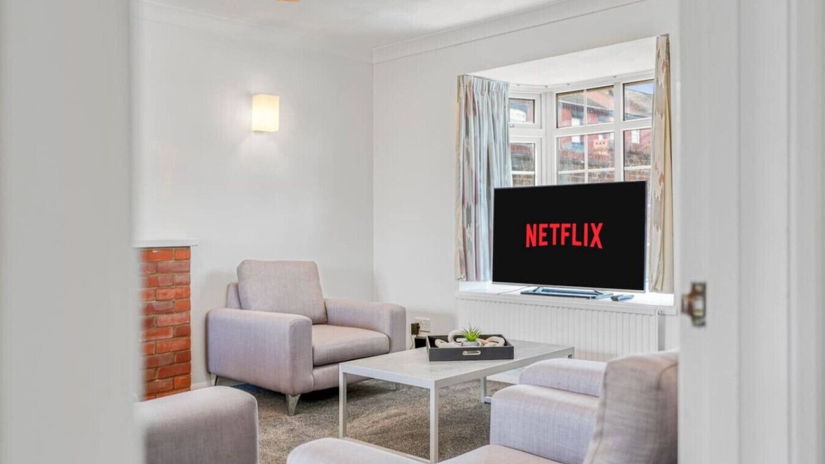 Wellingborough House | Dragonfly Nook perfect for families corporate and business travelers