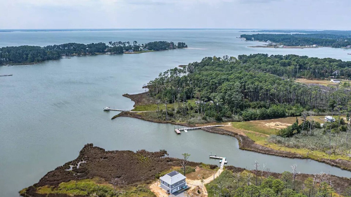 Windmill Point House | Dragonfly Point Crab Shack