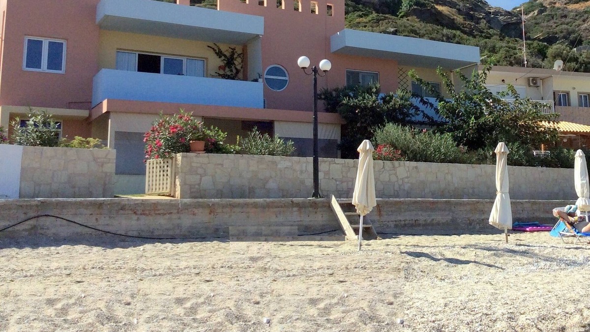 Lygaria Apartment | Dream apartment in a top location directly on the beach, with beautiful sea views