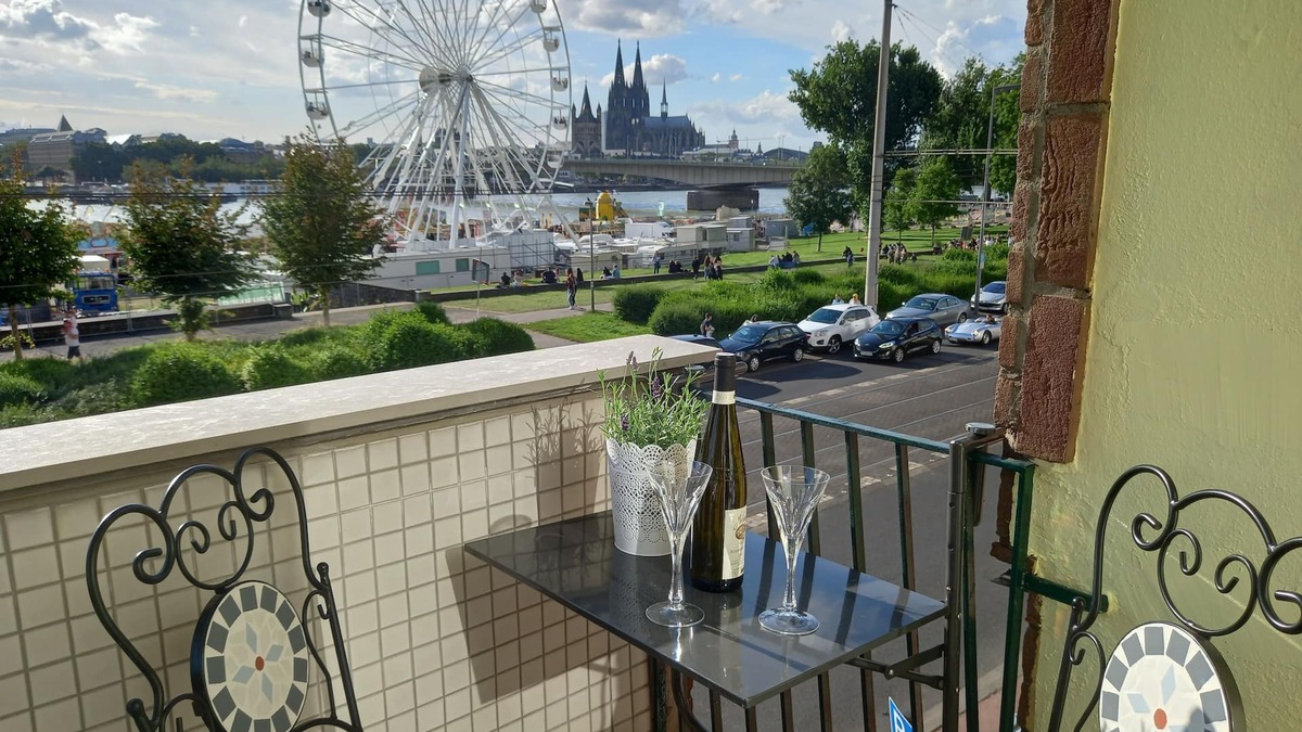 Deutz Apartment | Dream apartment with cathedral view and balcony - Cologne Messe Deutz