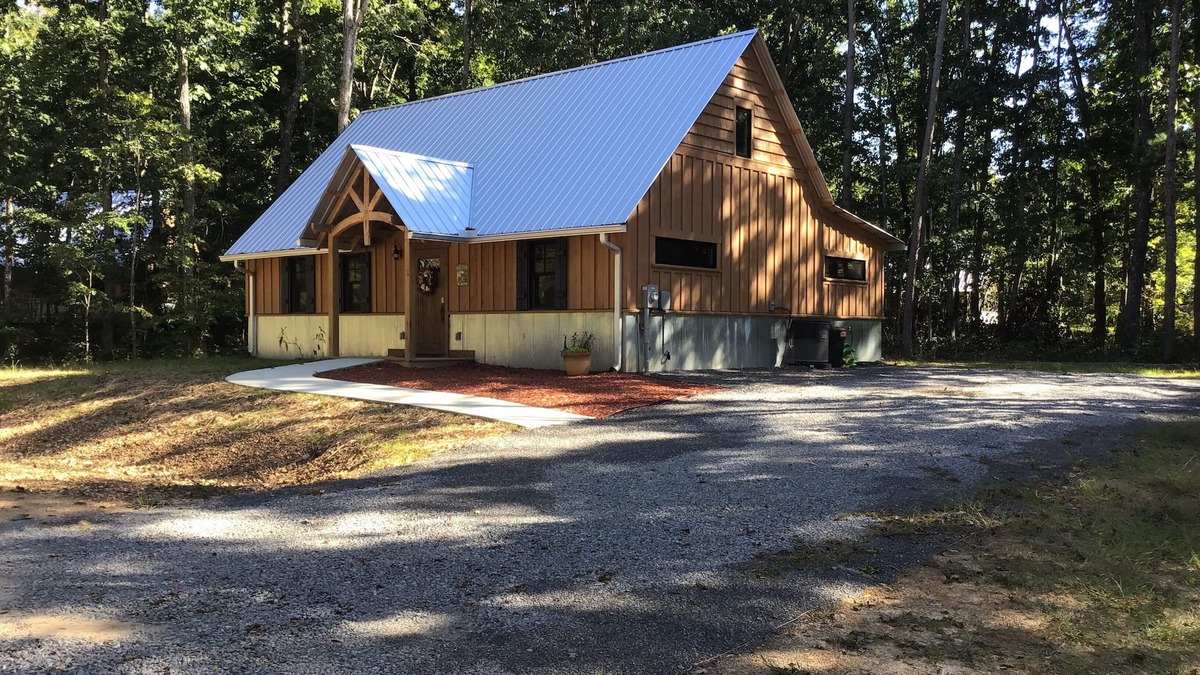 Rising Fawn Cabin | Dream Cabin with Hot Tub on Lookout Mountain